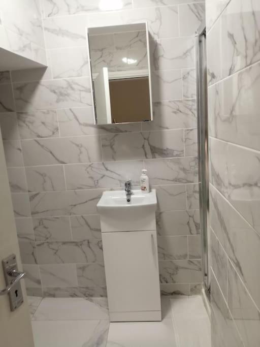 קורק Cosy City Apartment מראה חיצוני תמונה